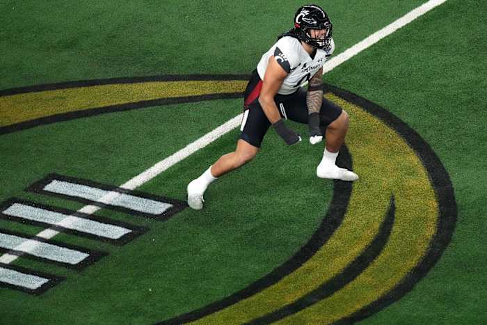 Cincinnati Bearcats linebacker Darrian Beavers (0) reacts to a tackle for loss in the third quarter during the College Football Playoff semifinal game at the 86th Cotton Bowl Classic, Friday, Dec. 31, 2021, at AT&T Stadium in Arlington, Texas. The Alabama Crimson Tide defeated the Cincinnati Bearcats, 27-6.